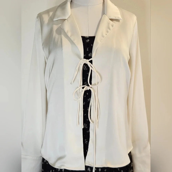 NWOT || AUGUST SKY || satin tie shirt/jacket - Picture 5 of 8